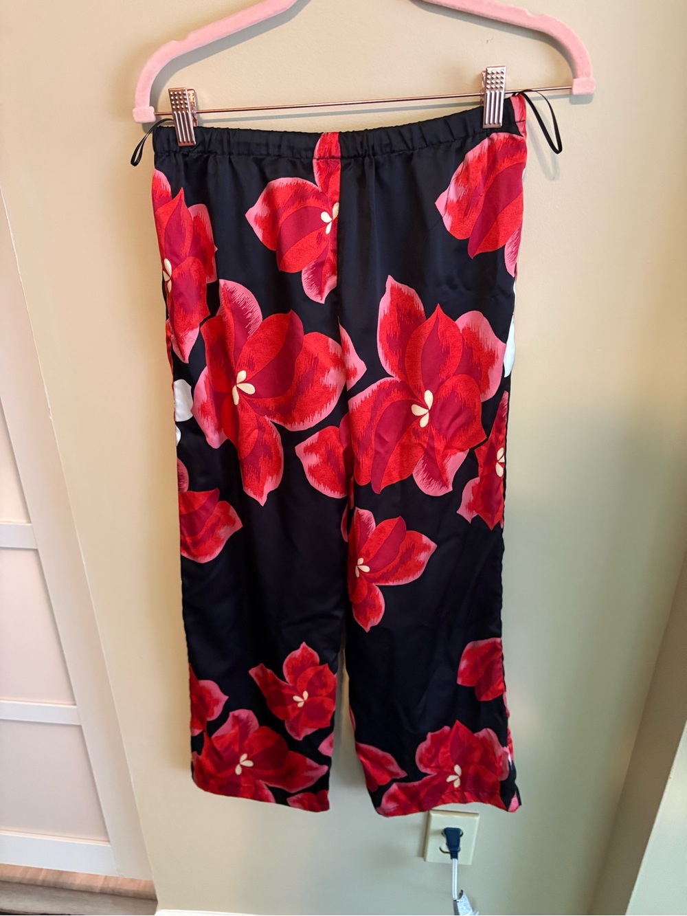 Natori Floral Satin Pajama Set Black Red XS Button Down and Pants - Picture 8 of 9